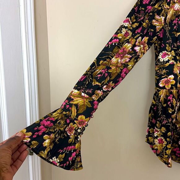 Anthropologie Dark Floral V-neck Button Up Ruffle Sleeve Blouse size S Croquette - Picture 5 of 9